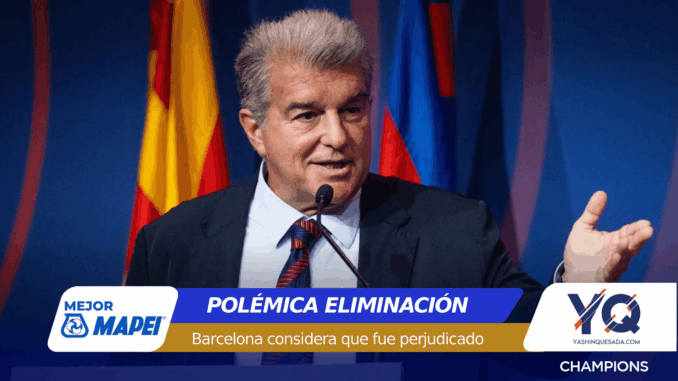 Politician speaking at a press conference behind a microphone, flags in the background, with a banner reading 'POLÉMICA ELIMINACIÓN' and 'Barcelona considera que fue perjudicado' at the bottom.