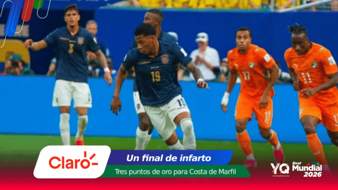 Soccer match in progress with players in blue and orange uniforms, foregrounded by a central player wearing number 19, and promotional graphics at the bottom reading 'Un final de infarto'.