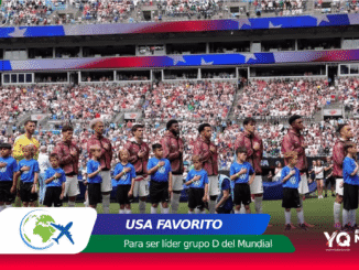 Soccer players stand in a line with hands over their chests during the national anthem in a full stadium, with USA FAVORITO and Mundial 2026 banners visible.