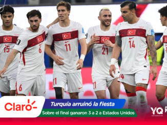 Turkish national football players celebrate on the field after a win, wearing white kits with red flags, with colorful sponsor banners in the foreground (Claro, Mundial 2026).