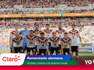 Germany national football team posing for a group photo on the field with a full stadium, overlaid by Claro branding and the text 'Remontada alemana' and 'Victoria y boleto a la siguiente ronda'