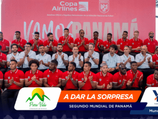 Group of men in red polo shirts and light-blue shirts posing on bleachers at a Panama Copa Airlines event, with a pink backdrop that says 'Vamos Panamá'.