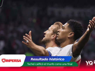 Two soccer players in white celebrate with arms raised on a dark stadium background; digital banners at the bottom show 'Resultado histórico' and sponsor logos.