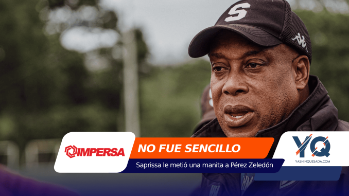 Man wearing a black cap looks off to the side as bold campaign banners with the phrases 'NO FUE SENCILLO' and a subtitle overlay cover the lower part of the frame.