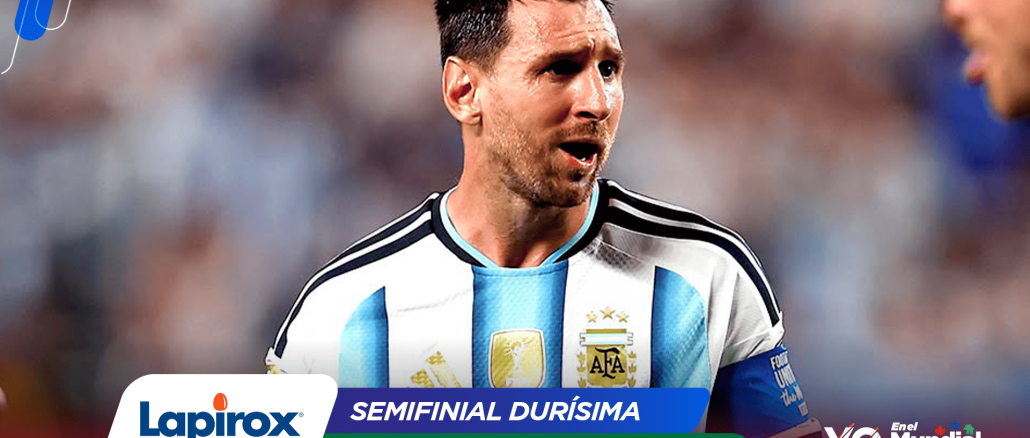 Lionel Messi in Argentina jersey on a blurred stadium background with sponsor banners reading 'Semifinal Durísima'.