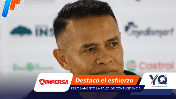 Close-up of a man speaking at a press conference with a bold orange banner reading 'Destacó el esfuerzo' across the bottom.