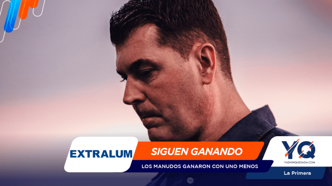 Close-up of a man in profile against a sunset background, overlaid with orange and blue banners reading EXTRALUM and SIGUEN GANANDO.